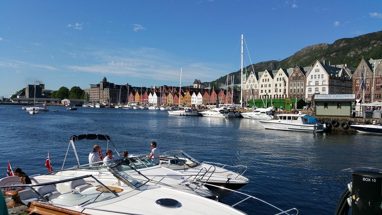 Family car rental Bergen, Norway Family car rental Bergen, Norway 7 seater for fjord road trip